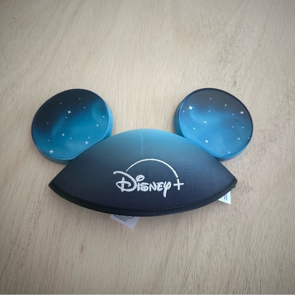 Disney D23 Expo 2024 Swag - Disney+ ears, two totes and one lanyard - Picture 4 of 5